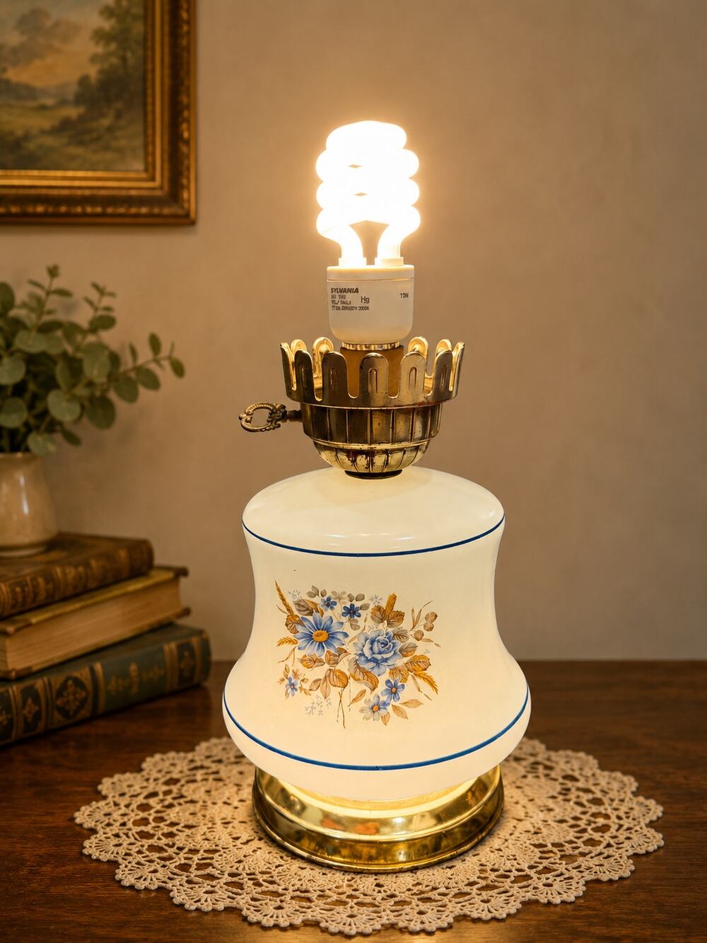 Vintage Gone With the Wind Style Milk Glass Hurricane 3-Way Lamp, No Top WORKS